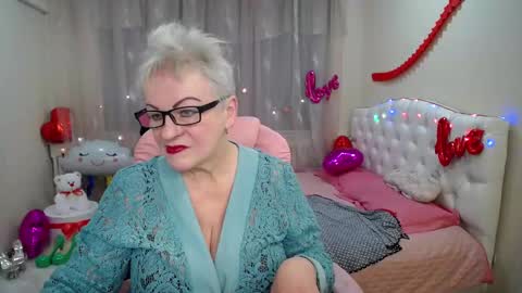 kaylesmoll online show from February 14, 7:54 pm