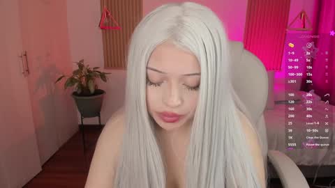 Kendall  online show from October 17, 8:23 pm