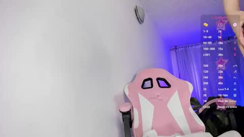 Kendall online show from February 21, 8:42 pm