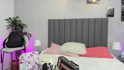 Kendra London online show from February 5, 11:35 am