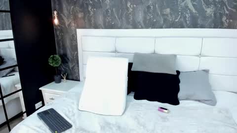 KENDRA online show from February 20, 9:09 pm