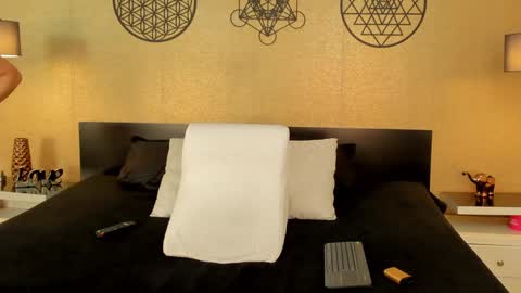 KENDRA online show from December 29, 10:47 pm