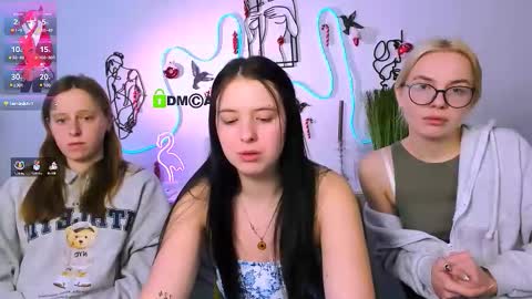 keuli_li online show from January 12, 12:43 pm