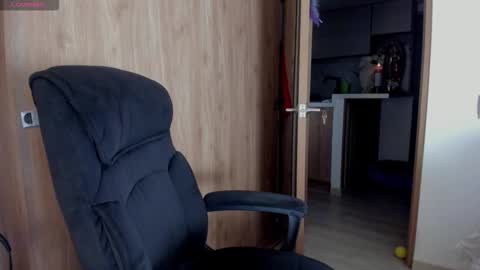 Laura online show from November 23, 3:09 am