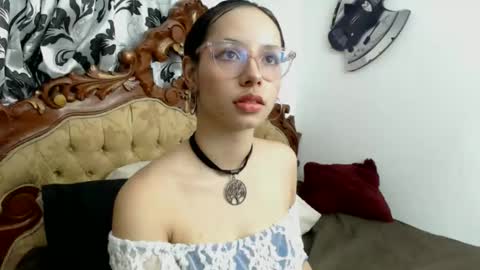 kiaralenon online show from December 22, 1:23 am