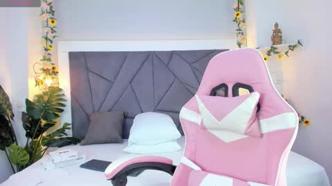 kiarha  online show from December 14, 3:12 am