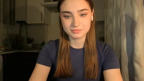 Ola my name is Lissa  Lets hit 10 Thumbs Up together   online show from April 8, 3:58 pm