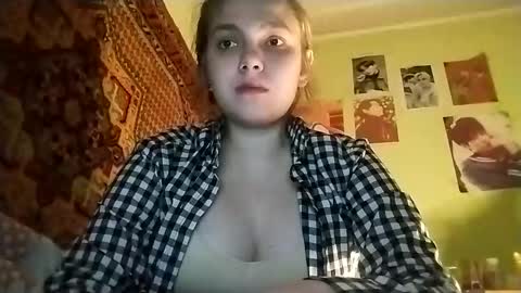 kikibang_ online show from January 12, 8:03 pm