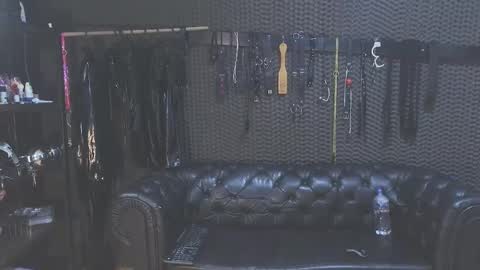  KIMBERLY SWAN  online show from March 11, 11:15 pm