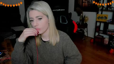 Wolfs Girl online show from November 25, 6:42 pm