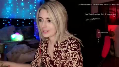 Wolfs Girl online show from June 3, 6:02 pm