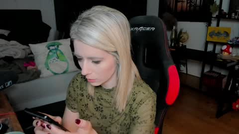 Wolfs Girl online show from October 18, 1:58 pm