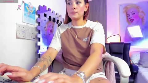 kimmberly_saenz_ online show from February 3, 10:23 pm