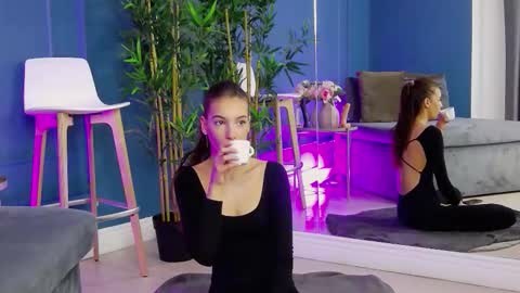 kimmdaviss online show from November 5, 9:14 am