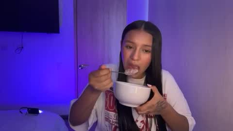 kimmi online show from April 4, 2:05 pm