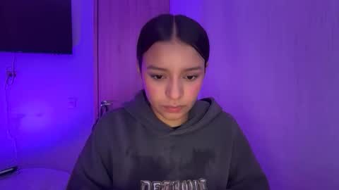 kimmi online show from April 9, 11:21 pm