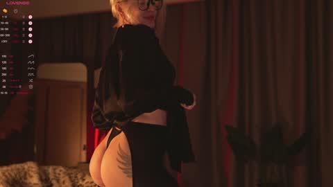 kinkylina_ online show from December 12, 8:57 am