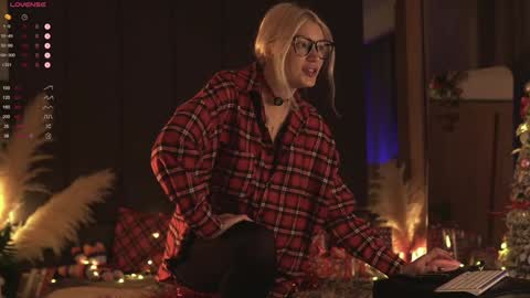 kinkylina_ online show from January 1, 11:16 am