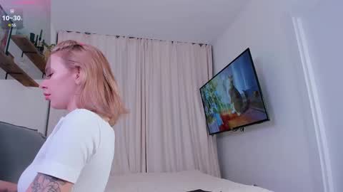 little vampire online show from January 22, 5:26 am