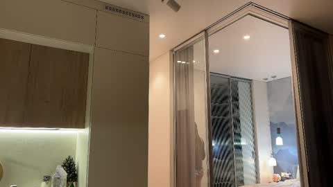 Kira online show from April 3, 5:44 pm