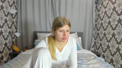 Kira online show from September 29, 1:49 pm