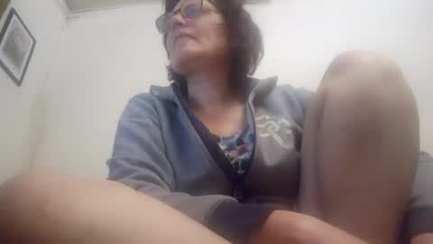 kissandvibe online show from April 3, 7:45 pm