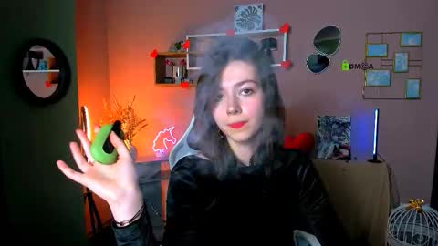 kitniss online show from February 9, 1:35 pm