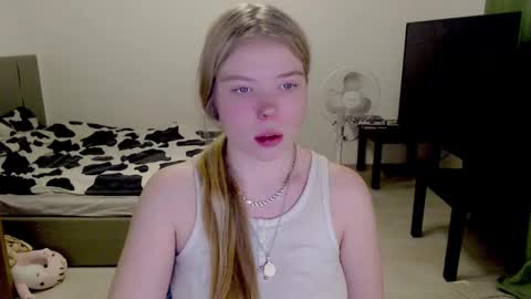 Jennyblonde and Emmabrunette online show from December 8, 3:02 pm