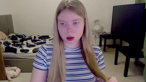 Jennyblonde and Emmabrunette online show from March 3, 10:40 pm