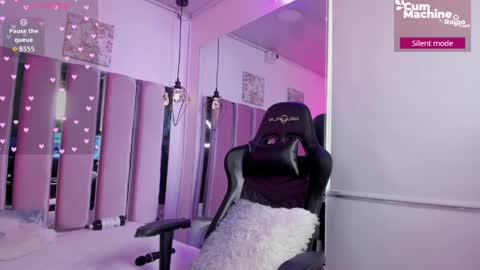 Kitty  online show from June 5, 8:15 pm