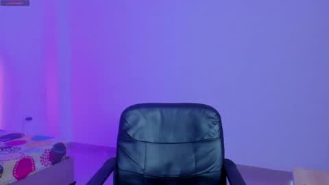 kitty_violet11 online show from April 21, 1:42 am
