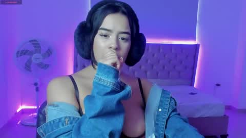 kitty_violet11 online show from April 25, 8:39 pm