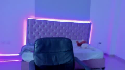 kitty_violet11 online show from April 29, 2:37 am