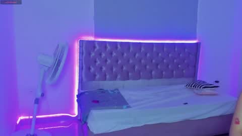 kitty_violet11 online show from April 22, 3:42 pm