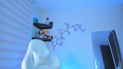 kitty online show from December 4, 8:05 am