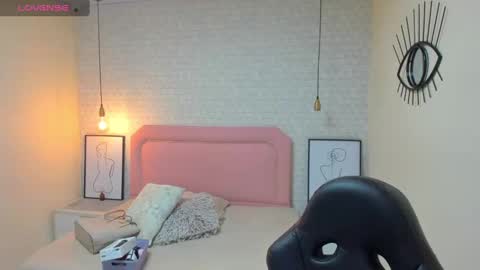  K I T T  Y  online show from October 2, 12:21 pm