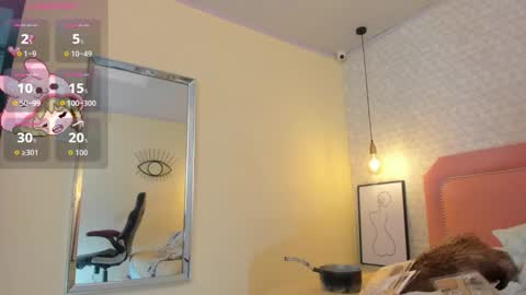  K I T T  Y  online show from October 28, 12:33 pm