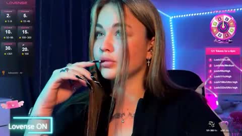 Mia online show from October 15, 6:43 pm