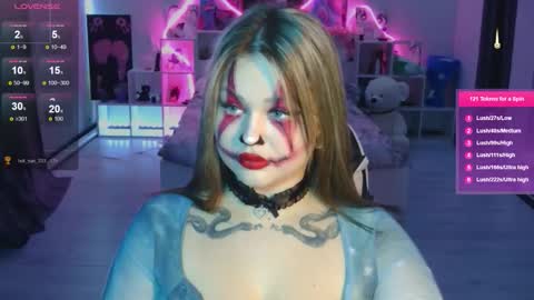 Mia online show from October 31, 9:41 pm