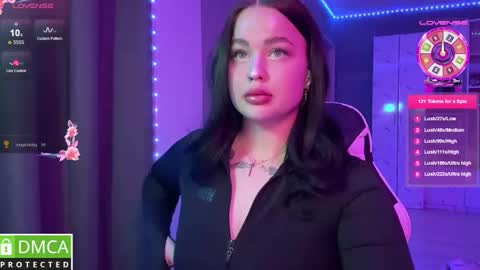 Mia online show from February 25, 6:33 pm