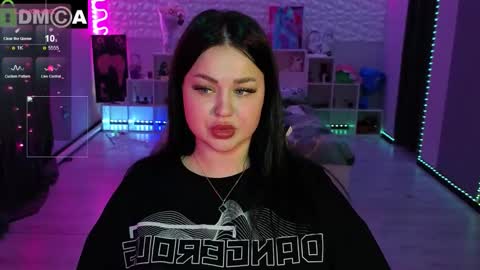 Mia online show from April 9, 6:16 am