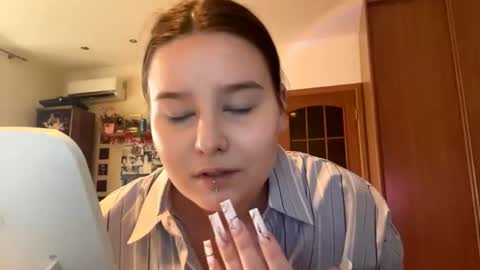 Mary online show from June 14, 11:10 am