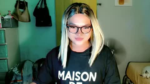 mmm ask me online show from April 22, 10:45 am