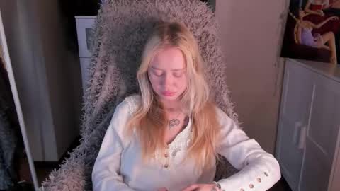 kris_grant online show from October 4, 10:32 am