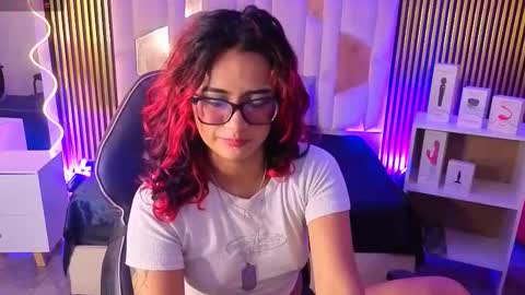 kristen_tay online show from March 5, 8:26 pm