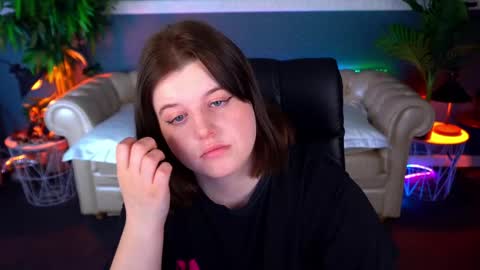 kristifoxy online show from April 12, 7:55 am