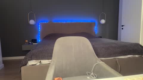 Kristi online show from October 13, 4:04 am