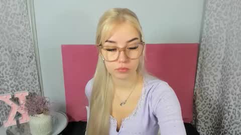 KristyFlowers online show from December 17, 6:39 am