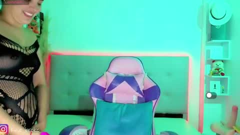 k ylie online show from April 15, 9:04 pm