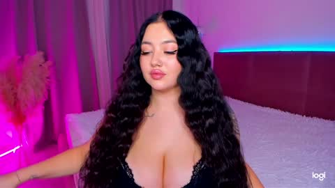 Kylie Lips online show from February 2, 6:31 pm